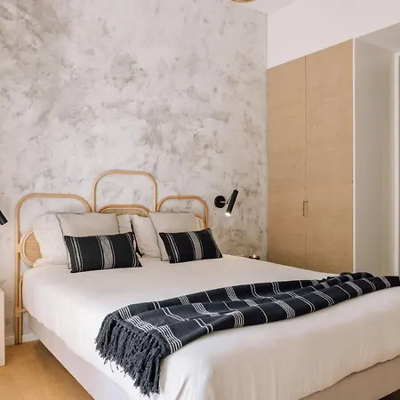 Banyak - 2 Bedrooms And Parking In Arroios Daire