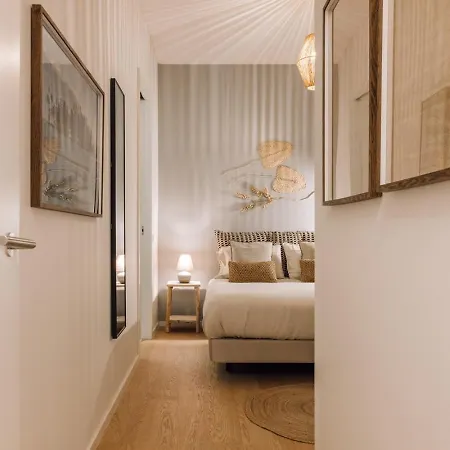 Banyak - 2 Bedrooms And Parking In Arroios Apartment